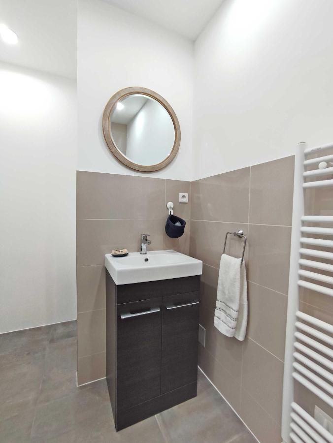 Studio - Pied A Terre Saulieu Bagian luar foto
